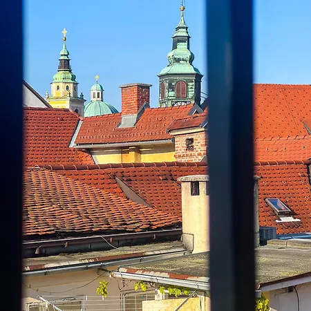 1000 Views Rooftop Duplex Hottub