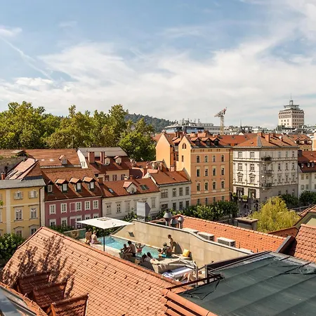 1000 Views Rooftop Duplex Hottub *